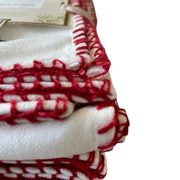 Lillian August Holly Berry Christmas Dinner Napkins Set of 8 Embroidered 18x18 - Picture 10 of 11